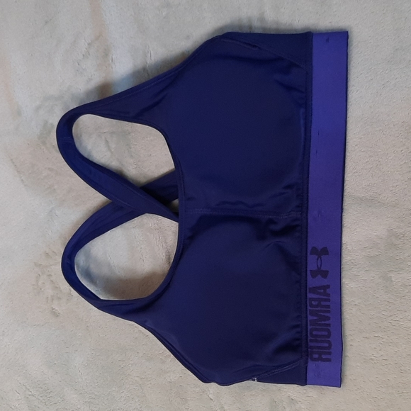 LIKE NEW Women's Under Armour Crossback Sports Bra Medium - Picture 3 of 5